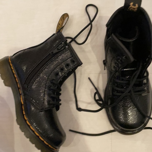 Dr Martens Toddler Crinkle Metallic Boots SZ 8 - Picture 6 of 7